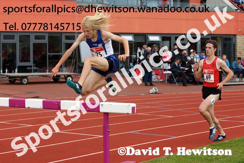 Senior boys 2000 metres steeplechase, English Schools Track and Field. Photo: David T. Hewitson/Sports for All Pics
